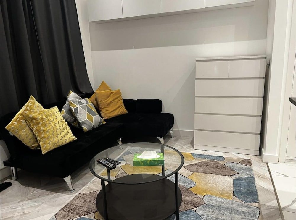 undefined Immaculate 1-bed Apartment in the Heart of Chelsea 8