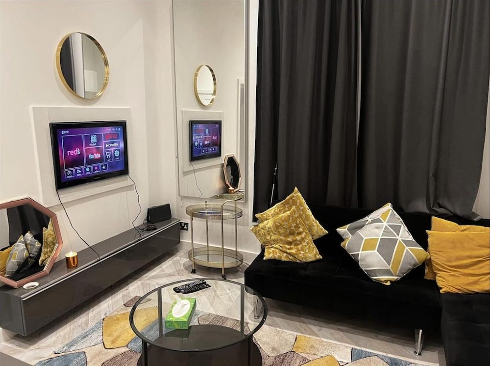 undefined Immaculate 1-bed Apartment in the Heart of Chelsea 10