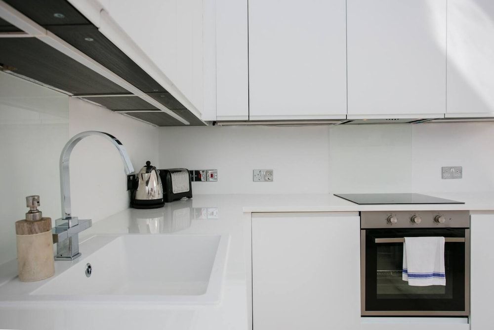 undefined Pristine & Lavish 1BD Flat - Paddington 8