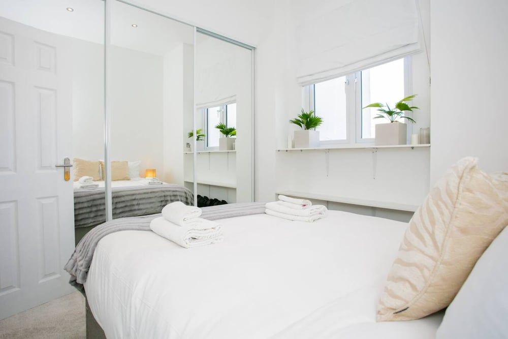 undefined Pristine & Lavish 1BD Flat - Paddington 3