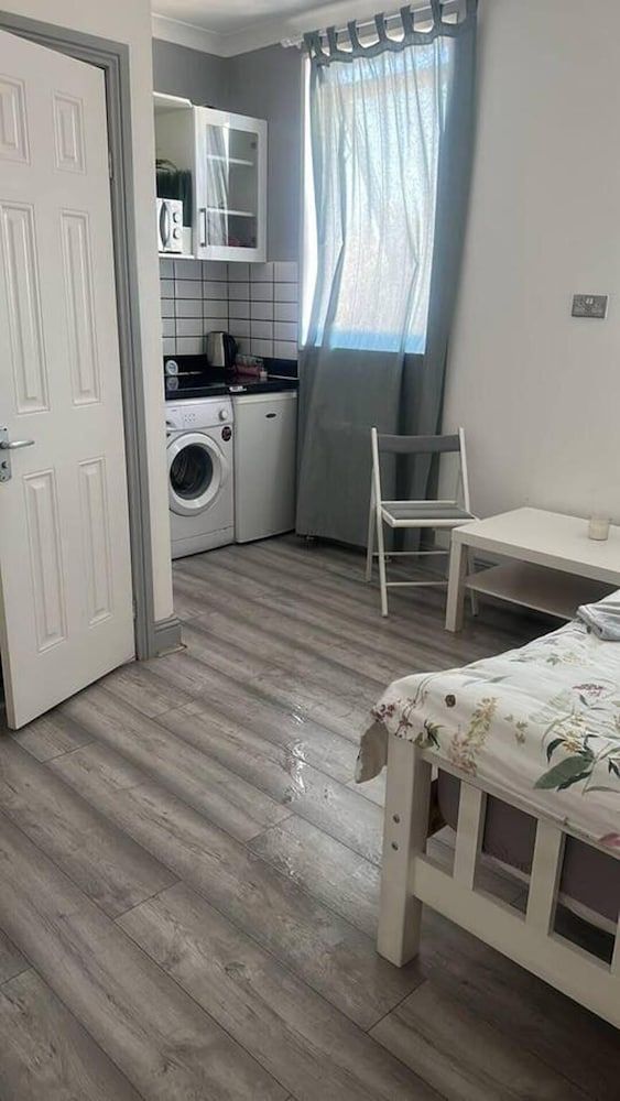 undefined Remarkable 1-bed Studio in London 7