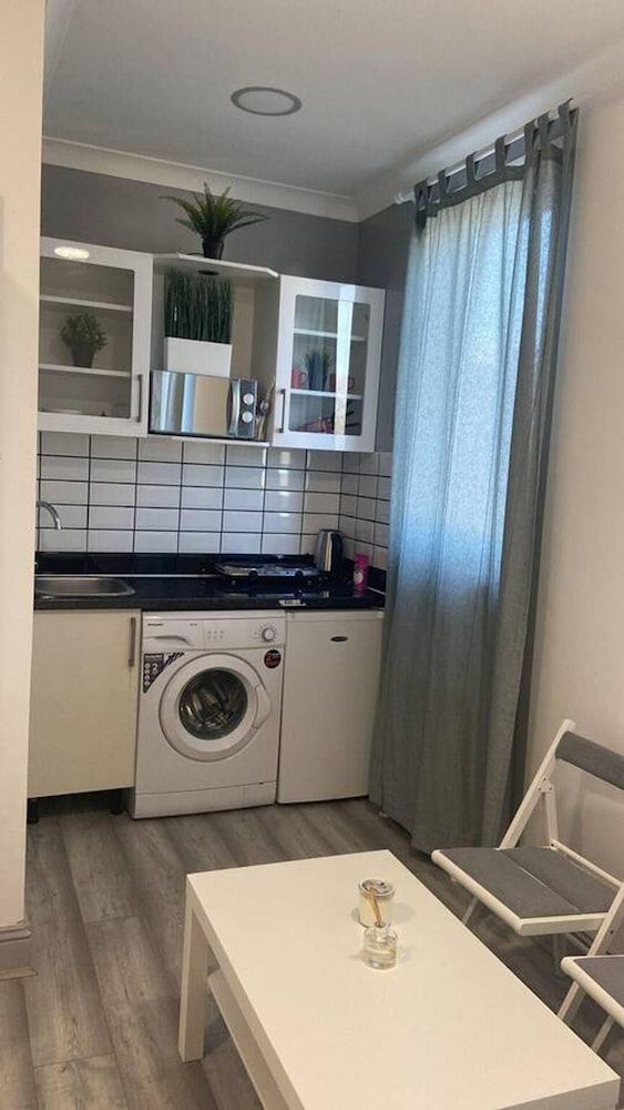 undefined Remarkable 1-bed Studio in London 8