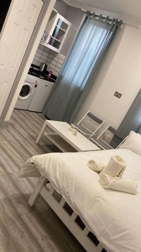 undefined Remarkable 1-bed Studio in London 5