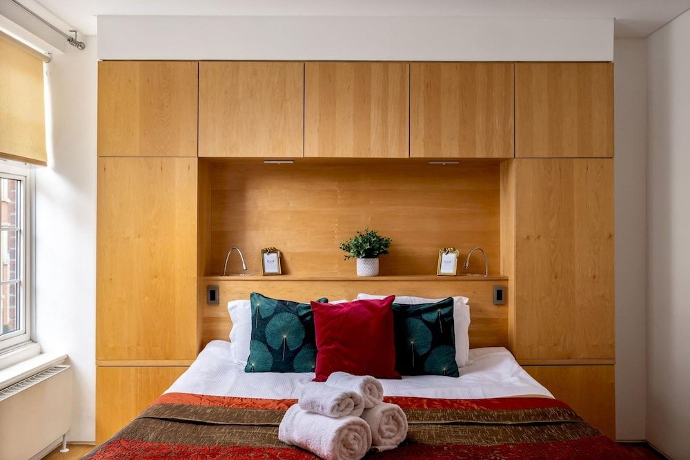 undefined Park Lane 4-bed Huge Designer pad 9