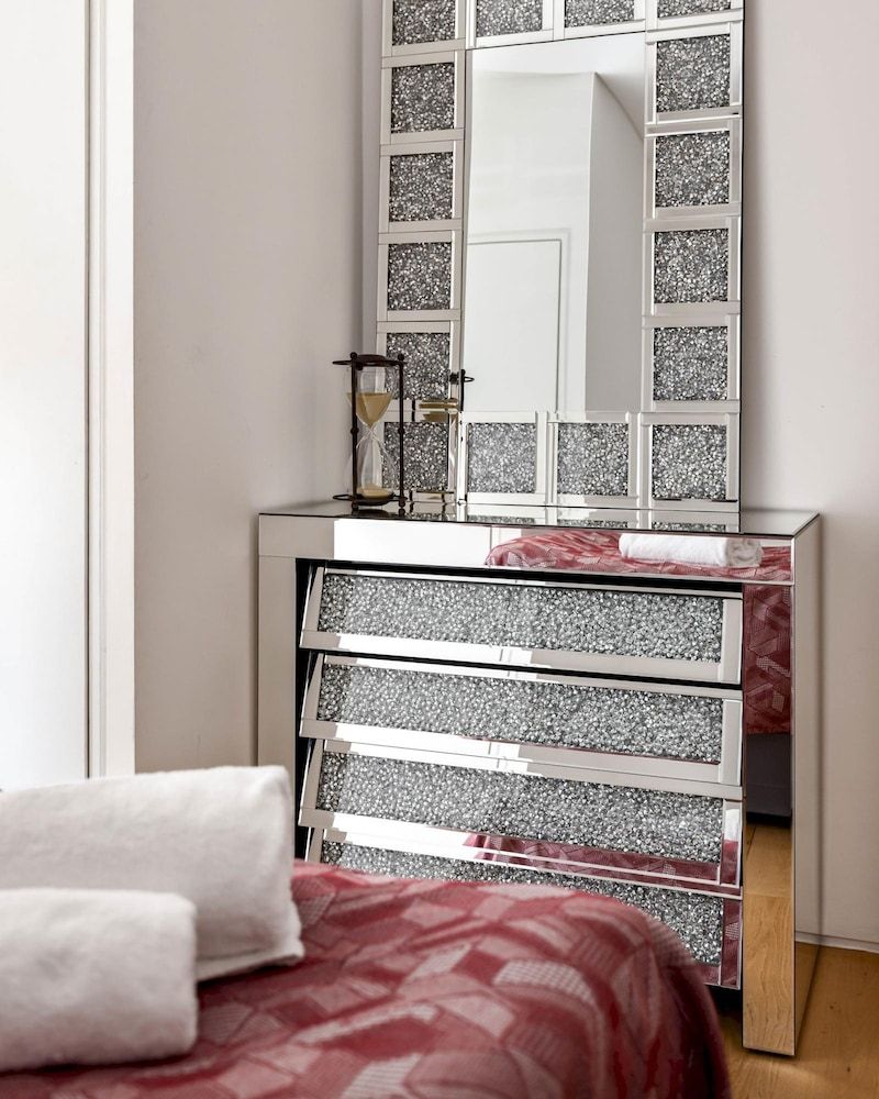 Park Lane 4-bed Huge Designer pad Apartment 18