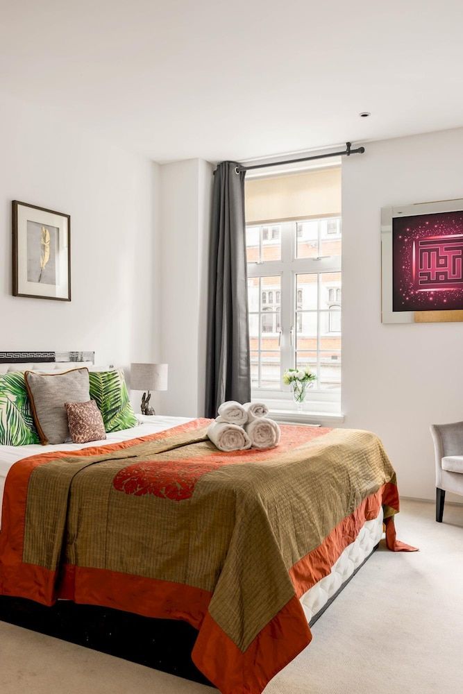 undefined Park Lane 4-bed Huge Designer pad 7