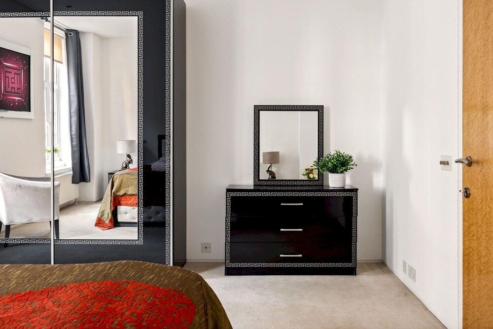 Park Lane 4-bed Huge Designer pad Apartment 19