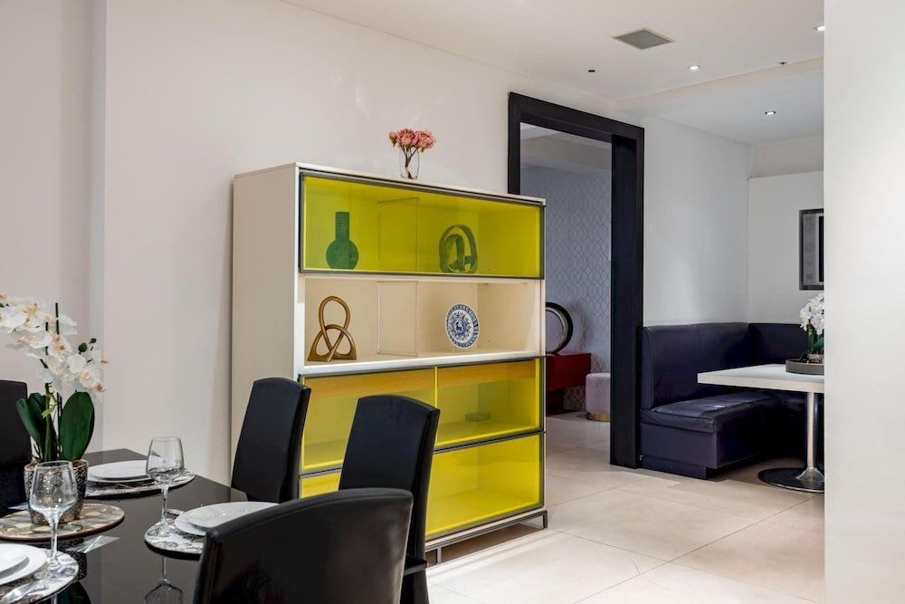 Park Lane 4-bed Huge Designer pad Apartment 14