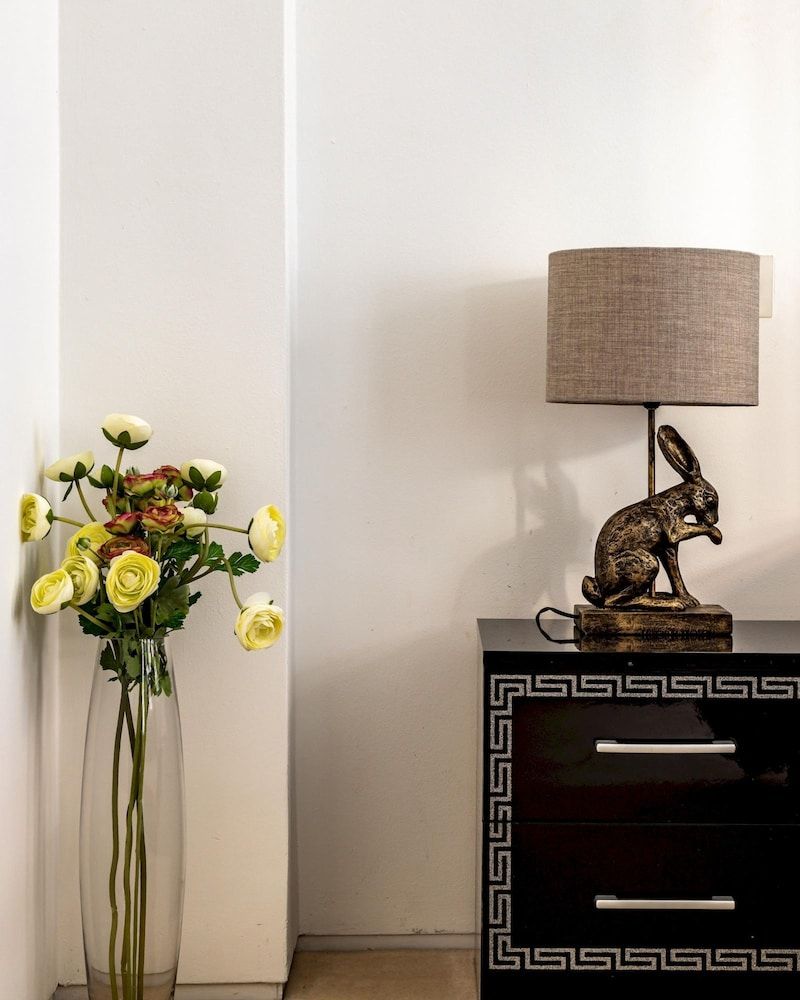 Park Lane 4-bed Huge Designer pad Apartment 15