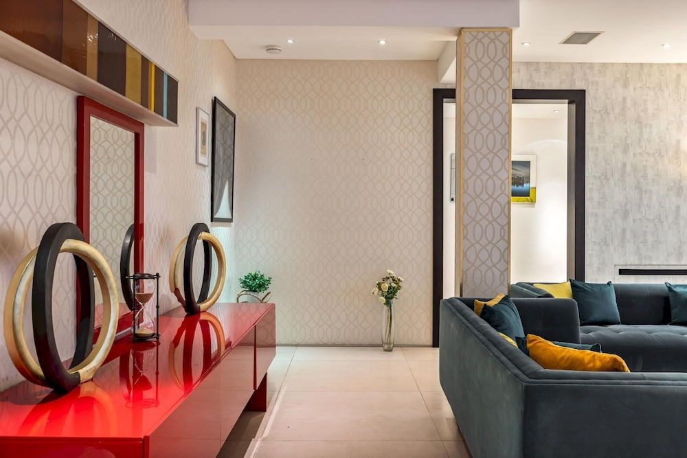 Park Lane 4-bed Huge Designer pad Apartment 20