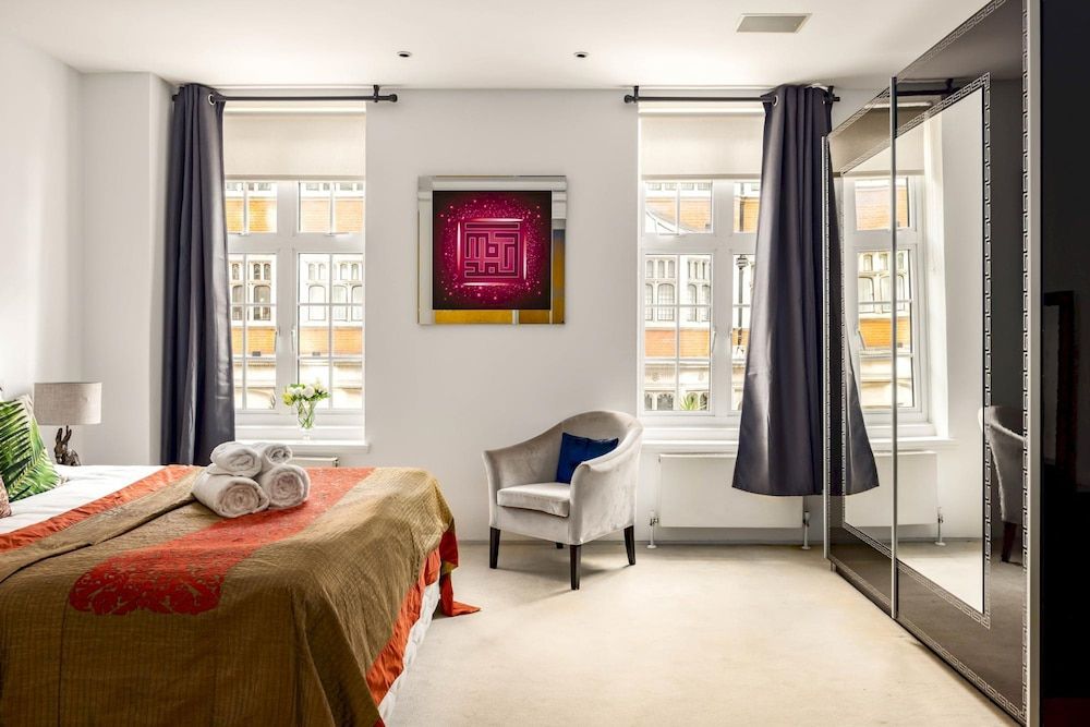 Park Lane 4-bed Huge Designer pad Apartment 16