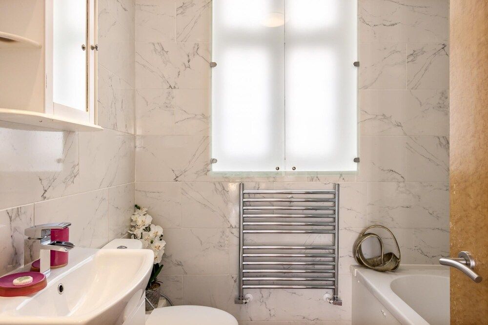 Park Lane 4-bed Huge Designer pad Apartment 7