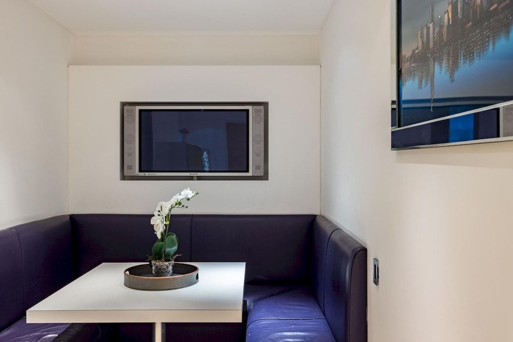 Park Lane 4-bed Huge Designer pad Apartment 13