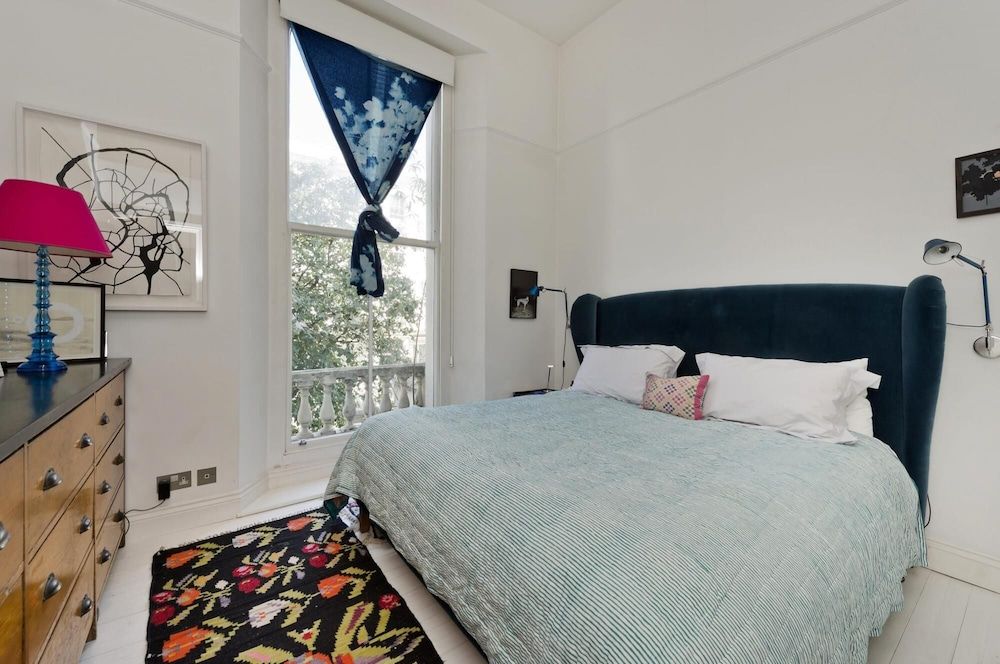 undefined Fantastic 1 bed Property With Private Balcony 3