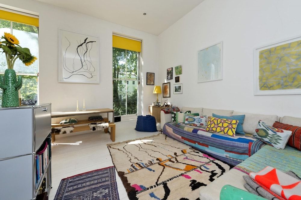 undefined Fantastic 1 bed Property With Private Balcony