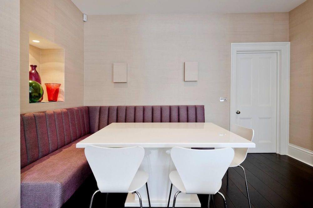 undefined Luxury Kensington Apartment 6