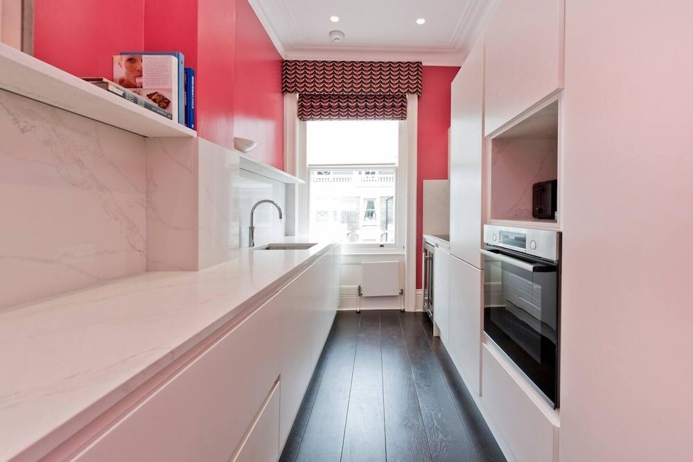 undefined Luxury Kensington Apartment 4
