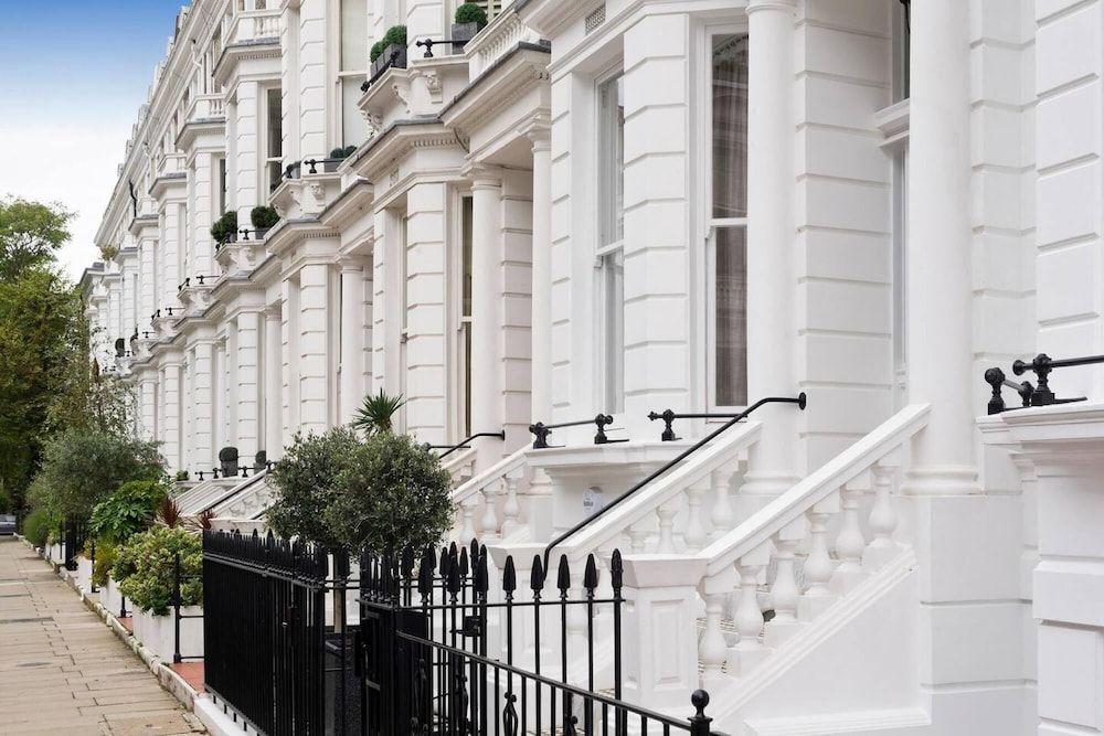 undefined Luxury Kensington Apartment 3