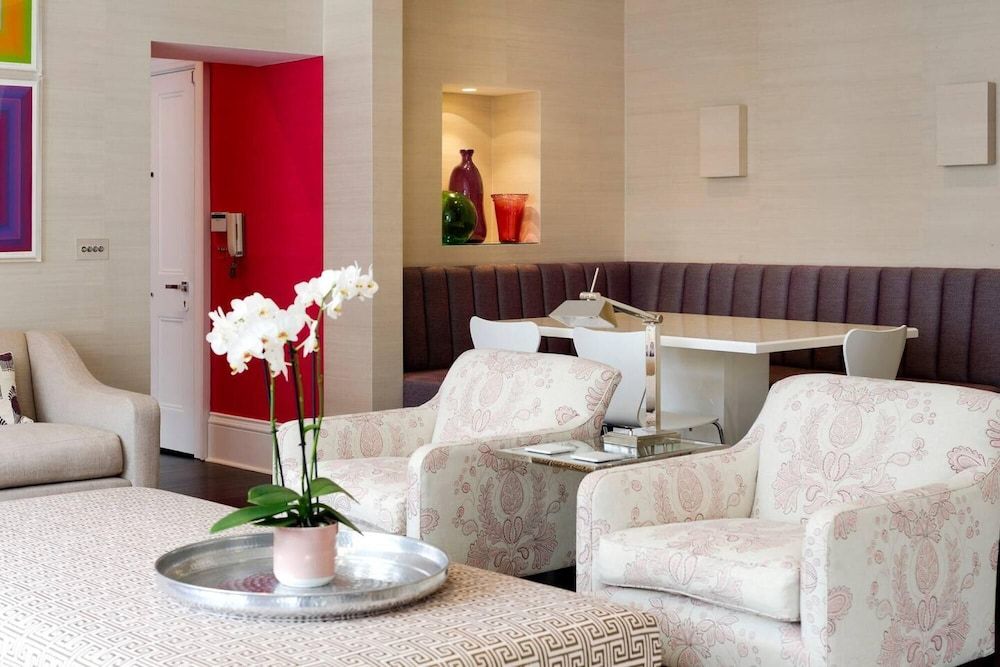 undefined Luxury Kensington Apartment 9