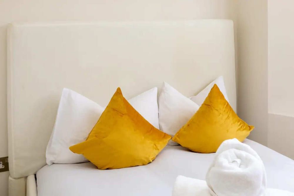 undefined Stylish 3BD Maisonette With Garden in Homerton 6