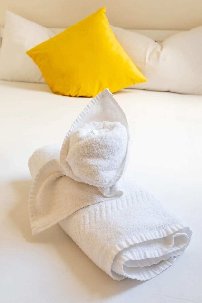 undefined Stylish 3BD Maisonette With Garden in Homerton 5