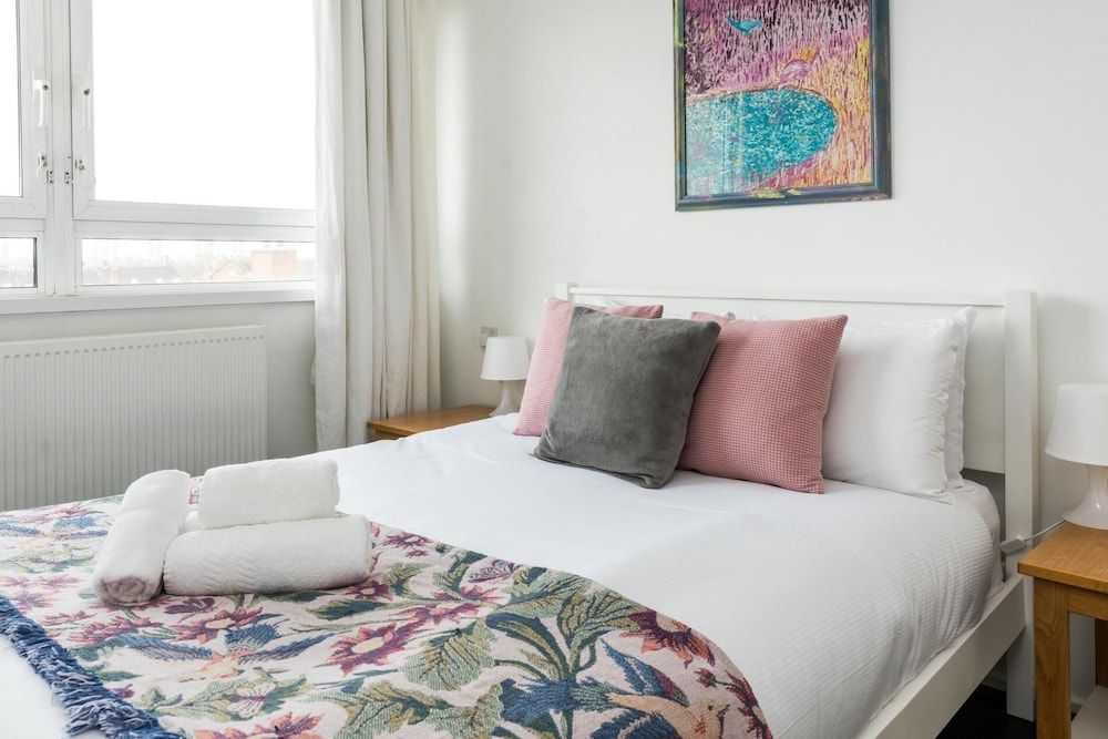 undefined A Skyhigh Stay for 2 in Vauxhall London 5