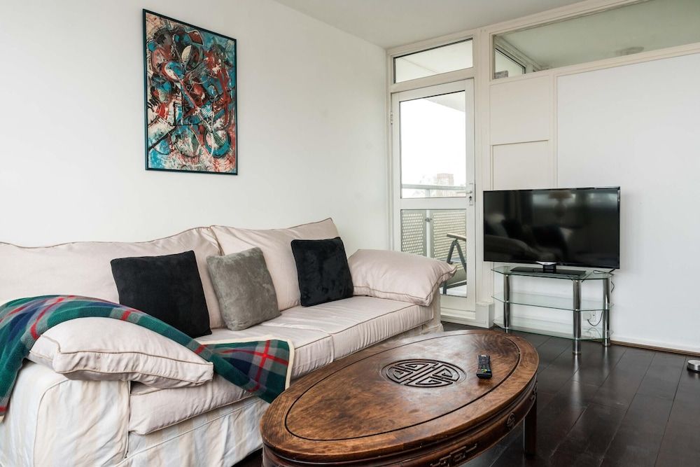 undefined A Skyhigh Stay for 2 in Vauxhall London