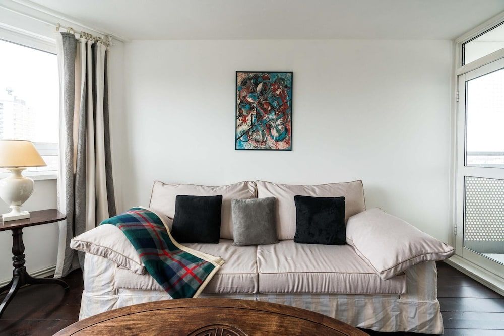 undefined A Skyhigh Stay for 2 in Vauxhall London 9