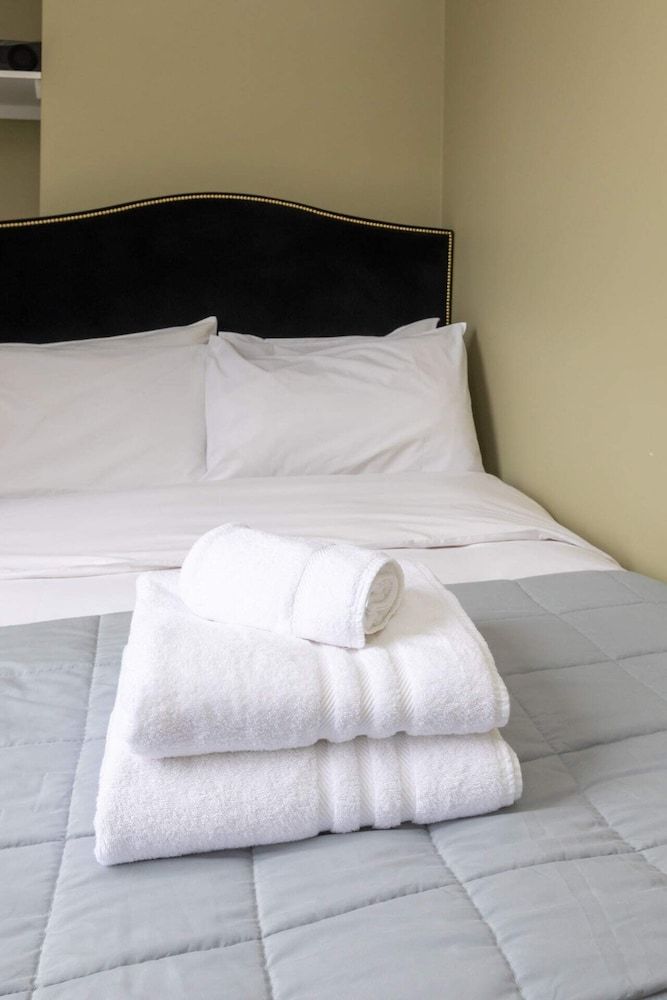 undefined Light & Central 1BD Flat - Dalston 8