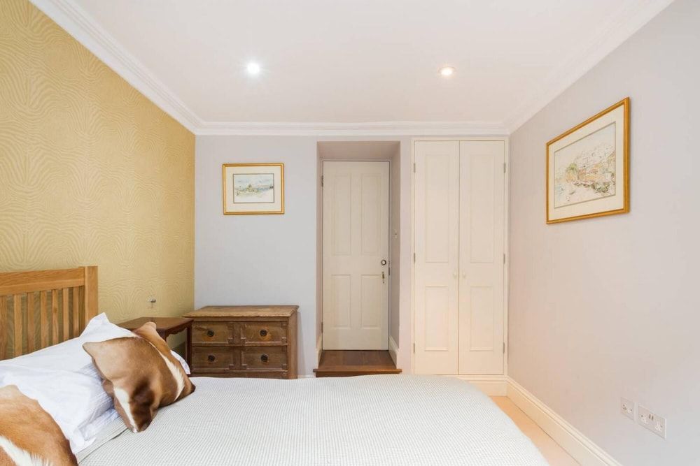 undefined Fantastic Traditional 1bed Apartment Pimlico