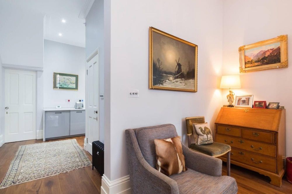 undefined Fantastic Traditional 1bed Apartment Pimlico 6