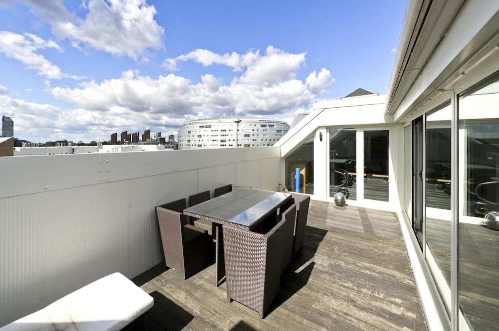 Luxury 4 Bedroom Penthouse in Beautiful Battersea Apartment 12