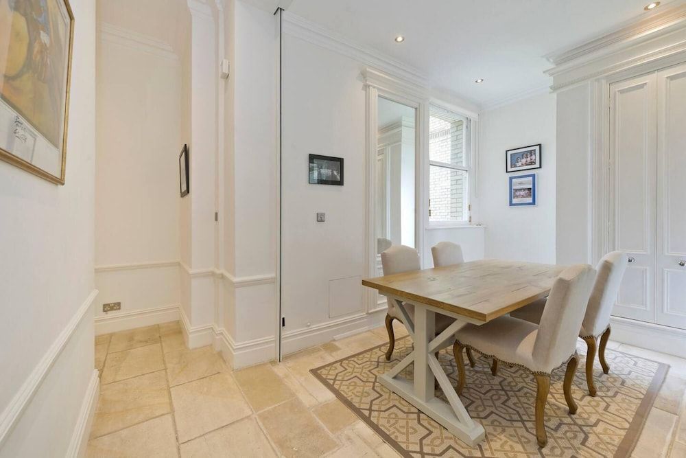 Stunning 2-bed Chelsea Apt Apartment 12