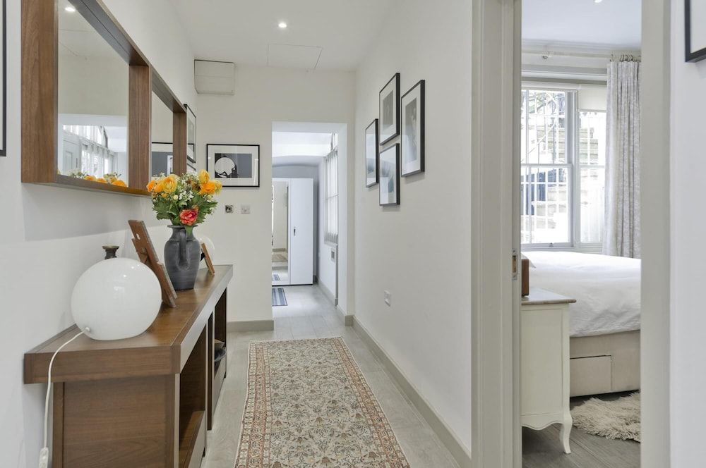 undefined Elegant Stylish 2 Bedroom Basement Flat Notting Hill 2