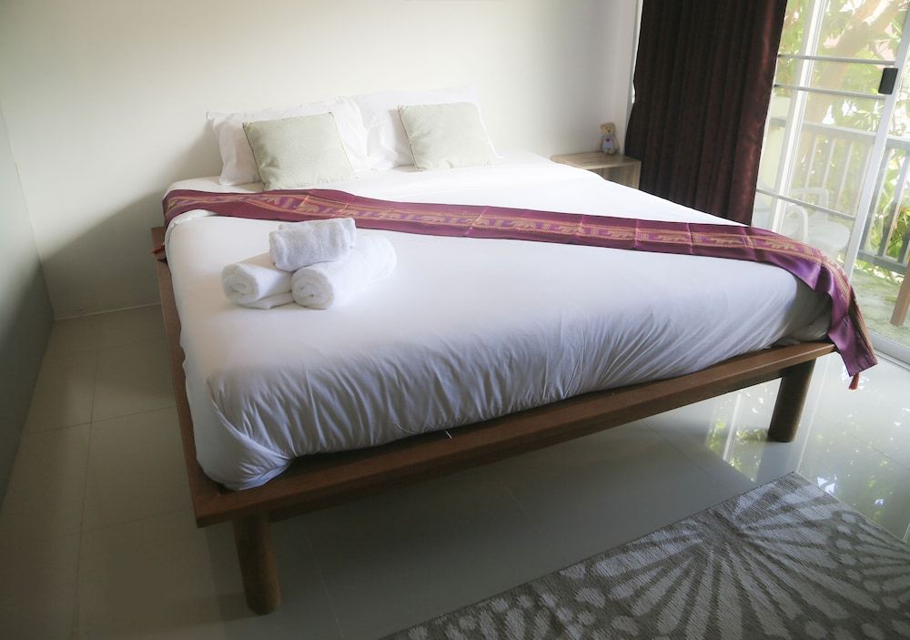 Boondaree Home Resort Deluxe Room 3