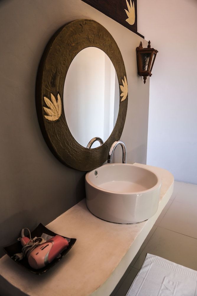 Boondaree Home Resort Deluxe Room 6