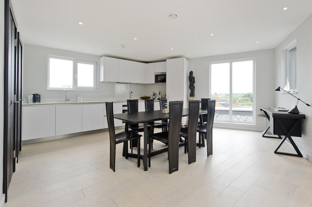 undefined Fabulous 2 bed Penthouse Wimbledon 2