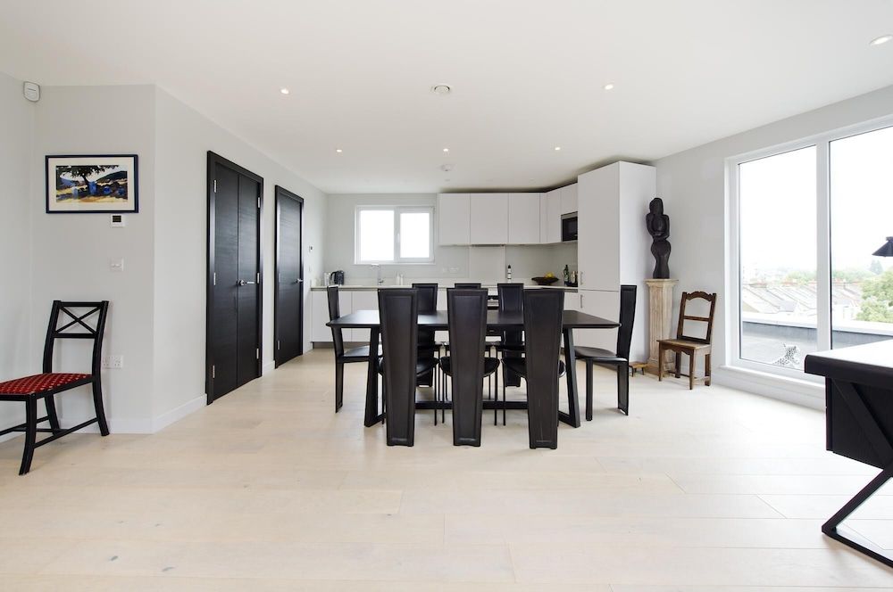 undefined Fabulous 2 bed Penthouse Wimbledon 4