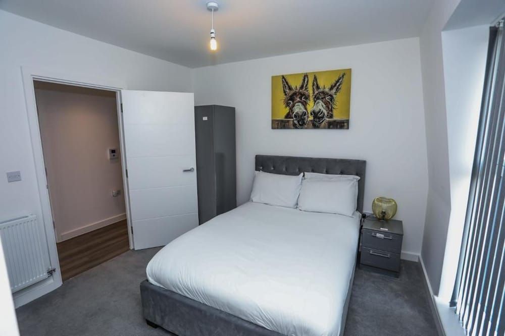 undefined Immaculate 2-bed Apartment in London 4