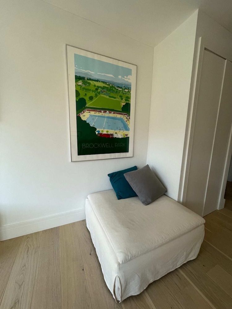 undefined Beautiful 2BD Flat With Private Courtyard- Borough 7