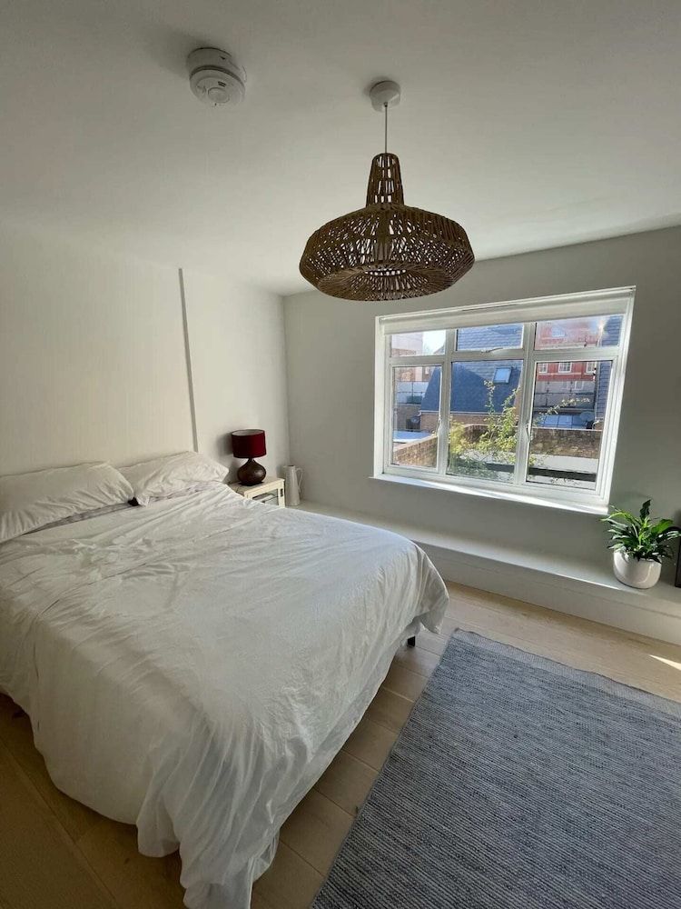 undefined Beautiful 2BD Flat With Private Courtyard- Borough 9