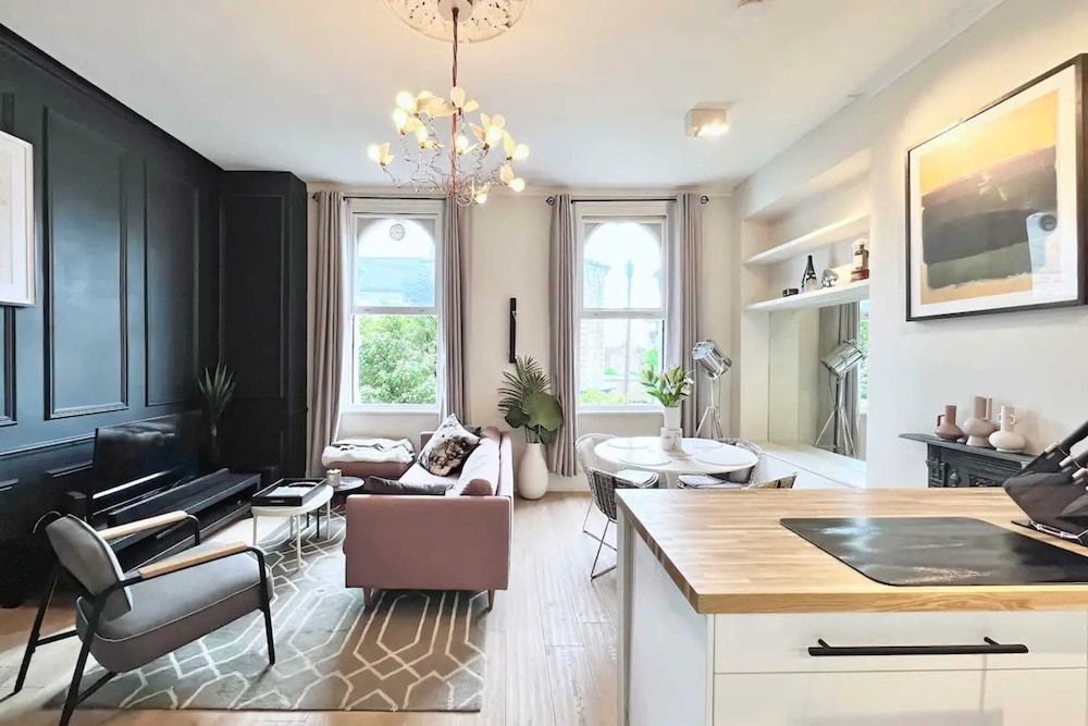 undefined Sophisticated 1BD Flat Near Clapham