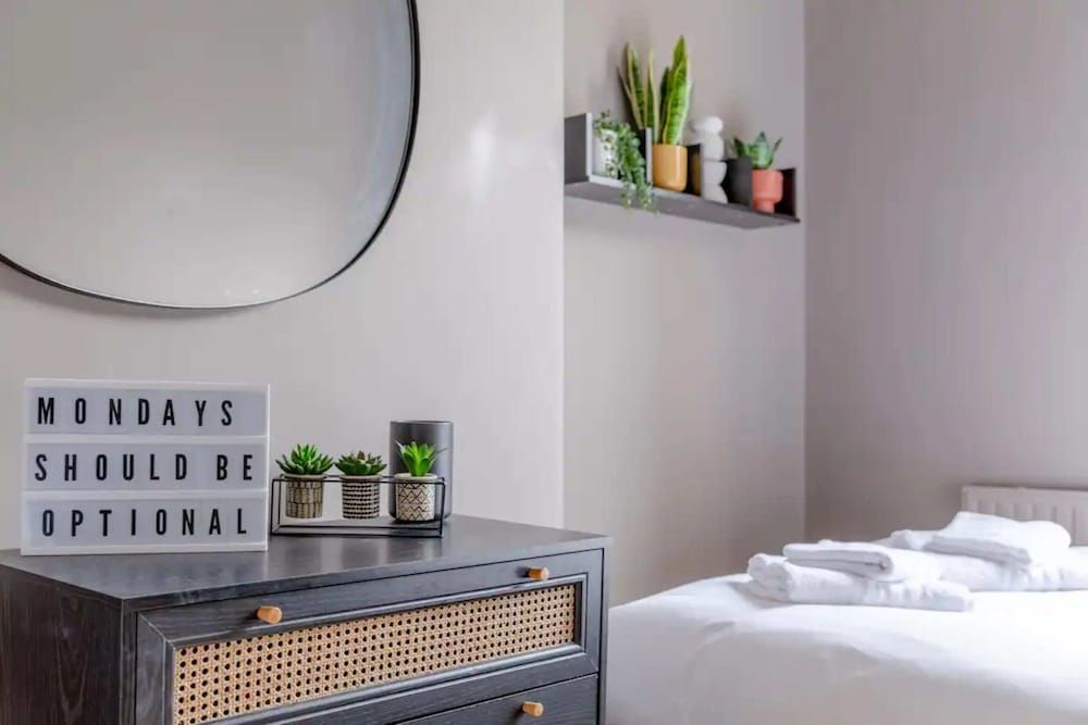 undefined Sophisticated 1BD Flat Near Clapham 7