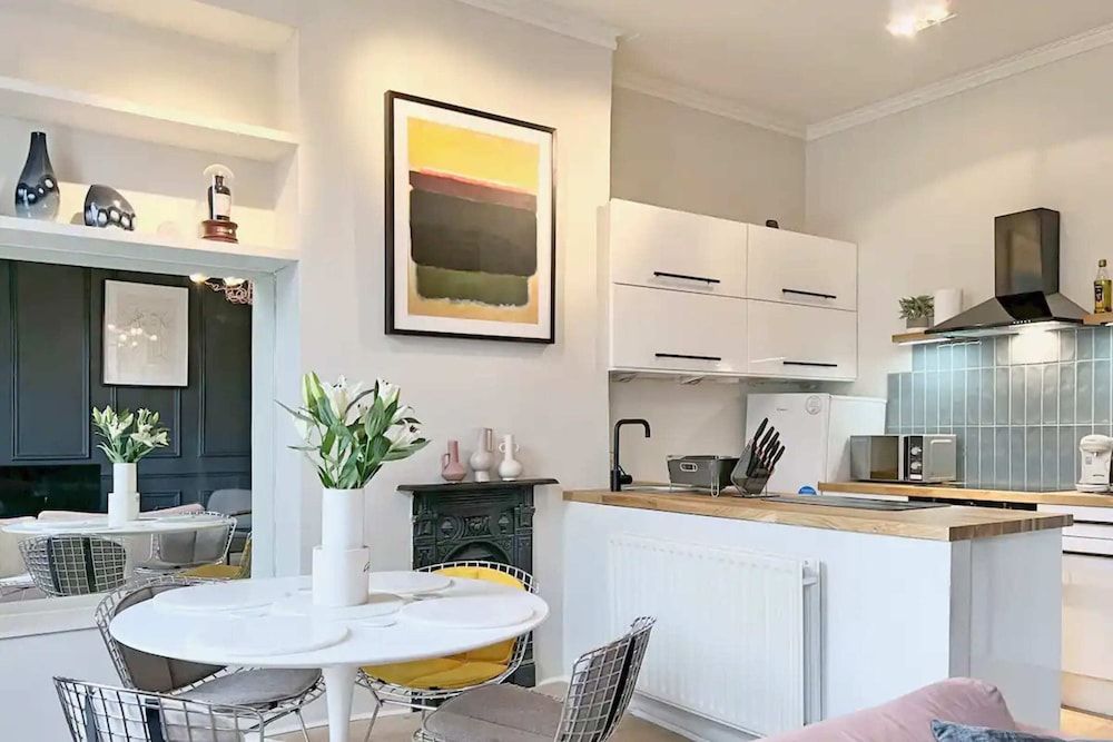 undefined Sophisticated 1BD Flat Near Clapham 10