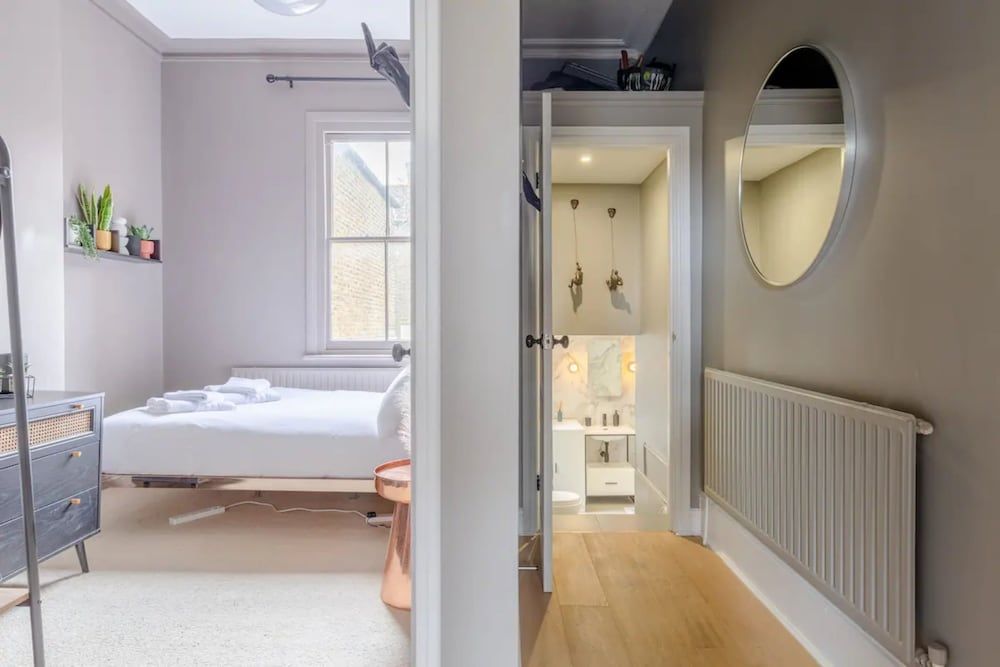 undefined Sophisticated 1BD Flat Near Clapham 9