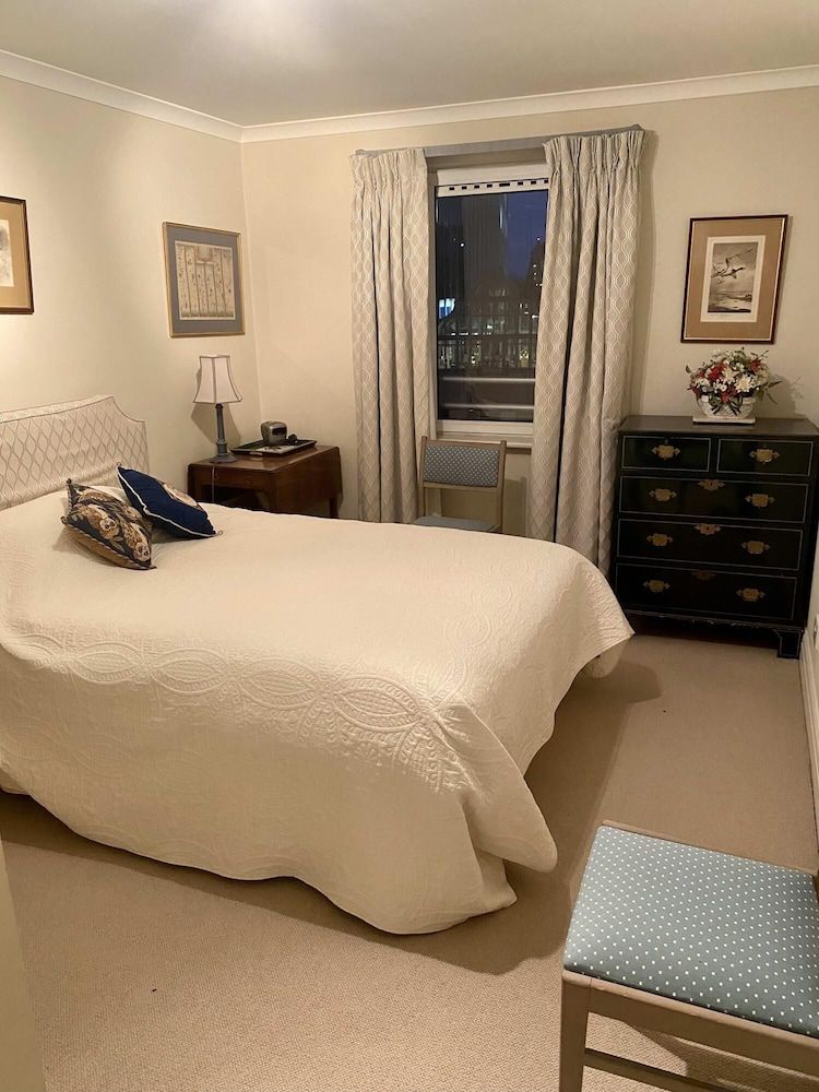 undefined Bright Traditional 1bed Battersea Riverside Apt 8