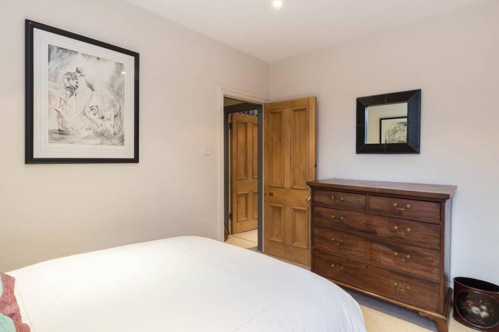 undefined Marvellous 1 bed Fulham Apt w Terrace 3