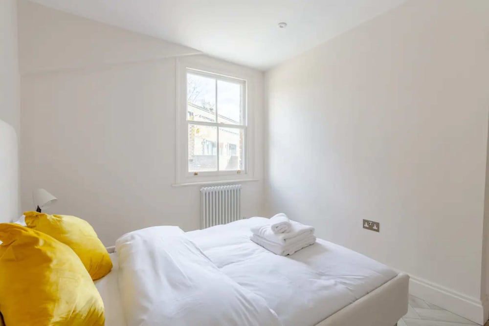 undefined Chic & Modern 2BD Maisonette in Homerton 5