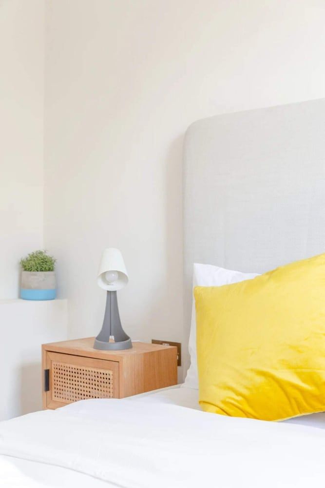 undefined Chic & Modern 2BD Maisonette in Homerton 8