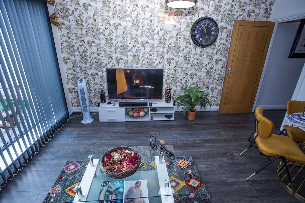 undefined Remarkable 2-bed Apartment With Sea View 7